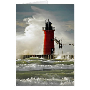 phare rouge en pleine tempête