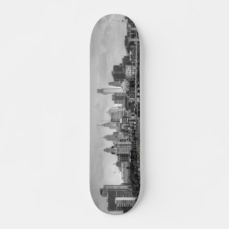 Philadelphia skyline in zwart-wit skateboard