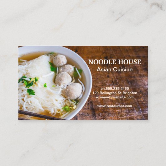 Pho Noedelsoep op restauranttafel Visitekaartje (Voorkant)