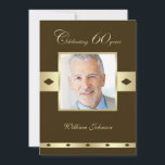 Photo 60th Birthday Party Invitation Brown<br><div class="desc">Cette fabuleuse photo de 60e anniversaire invitation présente la photo de l'honoré d'anniversaire comme point focal avec le nom de l'honoré d'anniversaire juste en dessous de la photo. Cette photo design de fête de 60e anniversaire a l'air magnifique en marron et or et constitue un excellent moyen pour les invités...</div>