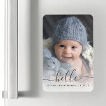 Photo bébé personnalisée Bonjour Faire-part de nai<br><div class="desc">Célébrez l'arrivée de votre nouveau membre de la famille avec cet aimant flexible keepsar, avec le mot "hello" dans élégant script d'écriture au fusain gris avec des swashes au début et à la fin. Personnalisez-le avec le nom et la date de naissance du bébé, et remplacez l'image de l'échantillon par...</div>