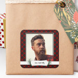 Photo Buffalo Plaid Christmas Gig Stickers<br><div class="desc">Utilisez des autocollants photo au lieu des étiquettes cadeaux ! Quelle façon unique et amoureuse de célébrer Noël et de donner des cadeaux cette saison! Téléchargez simplement votre photo et ajoutez simplement votre salutation. Rouge, arrière - plan de buffle, cadre noir autour du modèle photo et étiquette blanc en bas...</div>