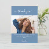 Photo d'anniversaire bleu poussiéreux carte de rem (Debout devant)