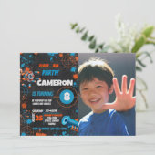 Photo Dart Party Anniversaire Invitation | Arme à (Debout devant)