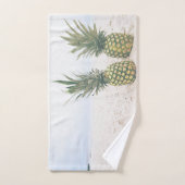 Photo de 2 ananas sur une plage (Serviette à main)