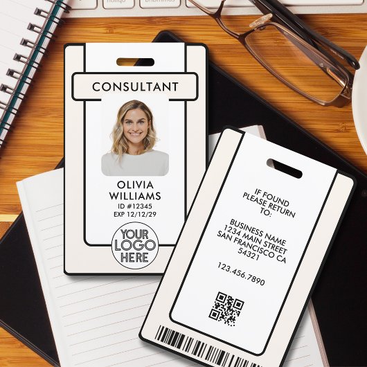 Photo de badge d'employé moderne avec code QR de l