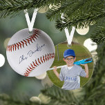 Photo de base-ball personnalisée signée<br><div class="desc">Cet ornement acrylique sur mesure est un cadeau de vacances idéal pour les enfants amateurs de baseball, avec une couture imprimée en rouge sur un arrière - plan blanc. Mais ce qui le distingue vraiment est le champ de texte personnalisable, où vous pouvez ajouter le nom de votre enfant pour...</div>