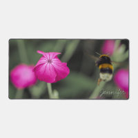 Photo de la nature d'une abeille et d'une fleur ro