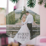Photo de Mariage moderne marié et minimaliste bril<br><div class="desc">Soirée de Noël Marié et brillant avec photo mariage et option d'inclure l'année. Simple,  minimaliste et efficace avec une typographie nostalgique vintage et une photo de fond du nouveau couple marié. D'autres idées peuvent être trouvées dans ma collection d'idées cadeaux de Noël pour les nouveaux mariés.</div>