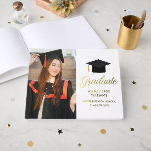 Photo de portrait de fin d'études chic avec feuill