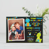 Photo Dinosaur anniversaire invitation Jour annive (Debout devant)