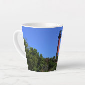 Photo du phare de Jupiter sur une tasse de café (Angle gauche)