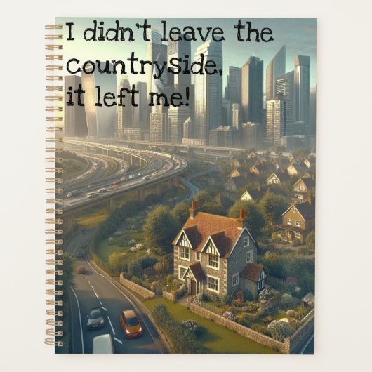 Photo d'un mignon chalet avec une ville à proximit (Devant)