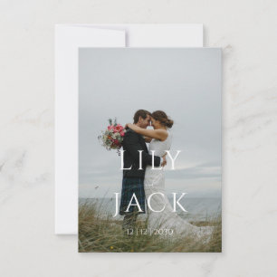 Photo élégante avec carte rsvp de typographie mode
