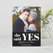 Photo Elle A Dit Oui Faire-part Fiançailles (Debout devant)