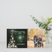 Photo et étoiles sur l'arbre de Noël dans la carte (Debout devant)
