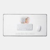 Photo et nom de bébé rêveux et flou (Clavier et souris)
