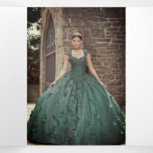 Photo Florale foncée Quinceanera triple invitation (Intérieur au milieu)