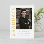 Photo Garçon moderne Faire-part de graduation Gold (Debout devant)