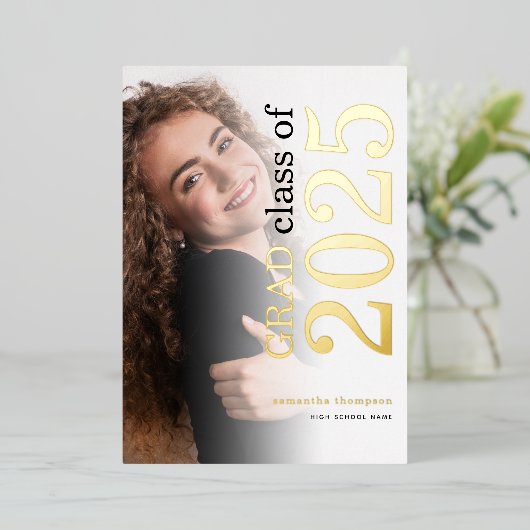 Photo Grad 2025 Gold Real Foil Faire-part (Debout devant)