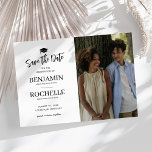 Photo Graduation Conjointe Enregistrer La Carte Da<br><div class="desc">Faites de votre faire-part de graduation unique et spéciale avec nos cartes de graduation conjointe Enregistrer la date. Ces cartes marient avec goût simplicité et élégance avec un arrière - plan blanc immaculé, complétant la photo vibrante des diplômés. Avec un modèle texte magnifiquement conçu, la personnalisation n'a jamais été aussi...</div>
