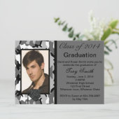 Photo Grey Camo Graduation Invitation (Debout devant)