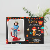 Photo Invitation d'anniversaire de pompier Camion (Debout devant)