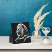 Photo Lion sur la plaque de la falaise avec l'Easel (Insitu)