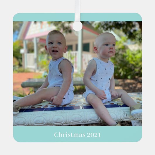 PHOTO METAL Ornement avec les noms sur le dos. (Recto)