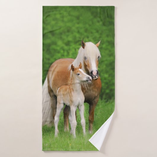 Photo mignonne de poney de maman de baiser de (Serviette de bain)