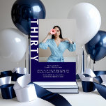 Photo moderne 30th Birthday Invitation - bleu mari<br><div class="desc">Fêtez le 30ème anniversaire avec cette invitation audacieuse et moderne, avec une palette de couleurs bleu marine et blanc propre et une impressionnante disposition verticale de texte "TRENTE". Cette carte accrocheuse met votre photo avant et centre personnalisé, ce qui en fait un choix élégant pour célébrer un moment clé et...</div>