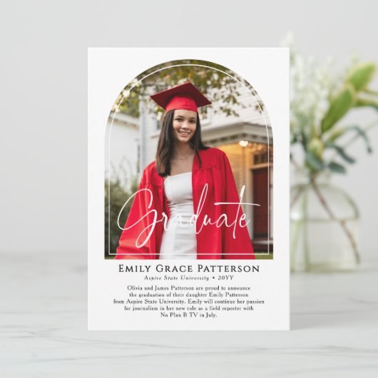 Photo Moderne Arch Script Graduation Faire-part (Debout devant)