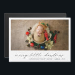 Photo moderne Faire-part de naissance de Noël<br><div class="desc">Carte magnétique de vacances moderne avec un design simple avec une photo horizontale de votre nouveau-né garçon ou fille ainsi que "joyeux petit noël" dans un script élégant et le nom et les statistiques de naissance du bébé ci-dessous. Ce mignon aimant faire-part de vacances est la façon parfaite d'annoncer votre...</div>