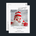 Photo moderne Happy Holidays Carte postale de Noël<br><div class="desc">Photo moderne Happy Holidays Carte postale de Noël moderne Carte postale de Noël moderne avec une calligraphie moderne en tête joyeuses fêtes, une photo et du texte noir. Le salut de Noël plus long apparaît sur le dos. Cette carte postale moderne de voeux de Noël est un moyen idéal d'envoyer...</div>