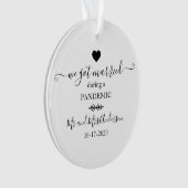 Photo moderne mariée pendant la conservation de la (devant)