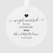 Photo moderne mariée pendant la conservation de la (devant)