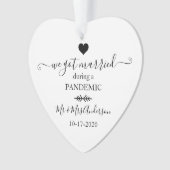 Photo moderne mariée pendant la période de panique (devant)