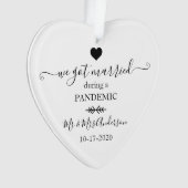 Photo moderne mariée pendant la période de panique (devant)