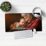 Photo moderne nouvelle Faire-part bébé<br><div class="desc">Nouveau Faire-part bébé photo Souris de bureau Mat. Annoncez la naissance de votre bébé dans le style, ou donnez-le comme cadeau aux nouveaux parents, grands-parents, etc!. Ajoutez votre texte personnalisé pour un design personnalisé amusant! Veuillez nous contacter à cedarandstring@gmail.com si vous avez besoin d'aide pour la conception ou les produits...</div>
