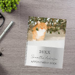 Photo personnalisée chat animal argent 2026<br><div class="desc">Un arrière - plan faux argenté. Personnalisez et ajoutez votre année,  nom et texte. Le nom est écrit en noir avec un grand script de style à la main moderne.</div>