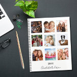 Photo personnalisée famille collage monogramme bla<br><div class="desc">Faites votre propre collage photo de famille unique en cadeau pour votre mère, votre femme ou vous-même. Utilisez quatre, 9 de vos photos préférées de votre famille, amis, destination de voyage de rêve ou animal de compagnie! Personnalisez et ajoutez un nom et une année. Le nom est écrit avec un...</div>