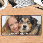 Photo personnalisée simple et moderne<br><div class="desc">Ce tapis de bureau est doté d'une photo personnalisable, idéale pour présenter votre photo préférée de famille, d'animaux de compagnie, d'amis ou de grands-parents. Le design moderne et mignon est idéal pour les amoureux de les chiens, les familles et les amis, ou toute personne qui cherche un accessoire de bureau...</div>