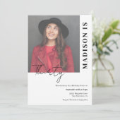 Photo personnalisée Simple Invitation d'anniversai (Debout devant)