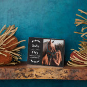 Photo Plaque commémorative de cheval avec des fers à che (Côté)