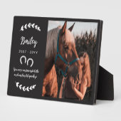 Photo Plaque commémorative de cheval avec des fers à che (Côté)