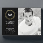 Photo Plaque de graduation de la couleur de couronne cla<br><div class="desc">Cette plaque avec chevalet fait un grand souvenir pour commémorer cette étape spéciale. Conception par © berryberrysweet. Visitez notre site Web à l'adresse www.berryberrysweet.com pour obtenir des articles assortis et plus d'options de conception!</div>