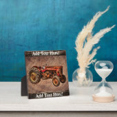 Photo Plaque de tracteur rouge antique (Insitu)