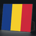 Photo Plaque du drapeau roumain<br><div class="desc">Ajoutez une touche de fierté roumaine à votre décor grâce à notre plaque exclusive avec le drapeau roumain ! Réalisée avec une attention minutieuse aux détails, cette plaque est plus qu’un simple objet décoratif, c’est une célébration du patrimoine et de la fierté culturelle de la Roumanie. Le design dynamique affiche...</div>