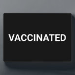 Photo Plaque personnalisable en noir blanc vacciné<br><div class="desc">Plaque personnalisable en noir blanc et vacciné Signminimaliste simple élégant style noir et blanc</div>