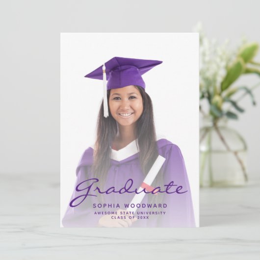 Photo Purple Script Graduation Faire-part (Debout devant)